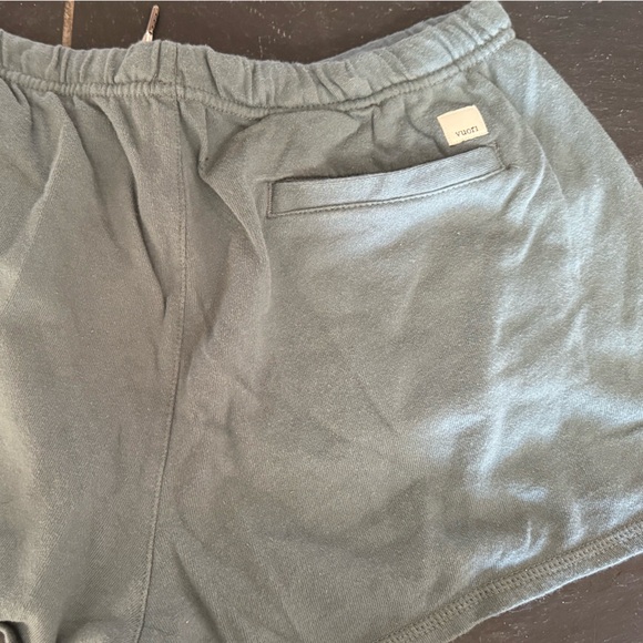 Vuori Pants - VUORI shorts in EXCELLENT CONDITION! ✨Like NEW✨lots of pockets! Zoom in 4 more: